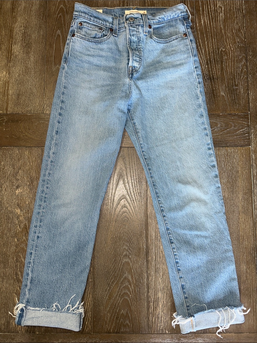 Levi’s Wedgie Straight Jeans Women’s 26 Light Wash High Rise Raw Hem Denim